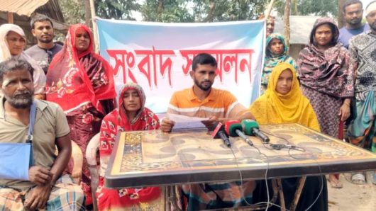 কুয়াকাটায় মদ্যপানে বাধা দেওয়ায় জেলেকে কুপিয়ে জখম