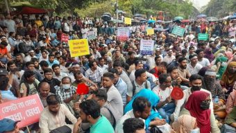 শাহবাগে ফের মুখোমুখি শিক্ষক-পুলিশ