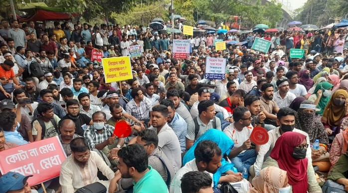 শাহবাগে ফের মুখোমুখি শিক্ষক-পুলিশ