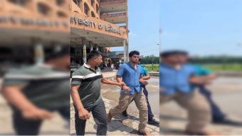 বরিশাল বিশ্ববিদ্যালয়ে ভর্তি পরীক্ষায় বহিষ্কার হয়ে স্টাফদের ওপর হামলা, পরীক্ষার্থী আটক