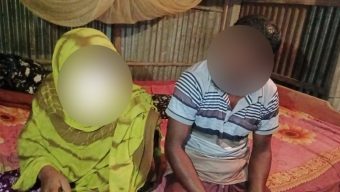 বিয়ের দাবিতে যুবদল নেতার বাড়িতে বিধবার অবস্থান