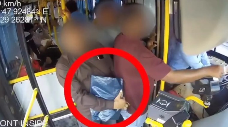 কুয়েতে বাসযাত্রীদের টার্গেট করে ডাকাতি, ৩ বাংলাদেশি গ্রেপ্তার