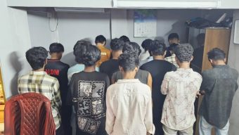 পড়াশোনা ফেলে আড্ডা, ১৬ শিক্ষার্থী আটক