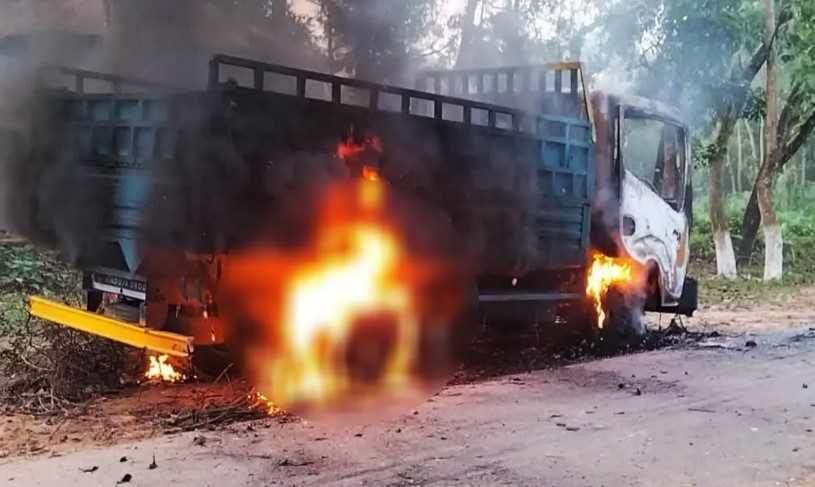 চোর সন্দেহে তিনজনকে পিটিয়ে হত্যা
