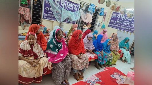 বরিশালে চার সন্তানের জননীর ঠাঁই হয়েছে বৃদ্ধাশ্রমে