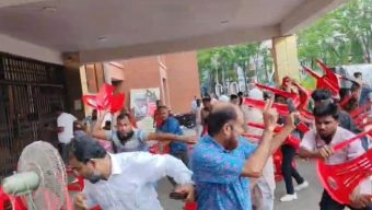 পবিপ্রবিতে ভিসিবিরোধী আন্দোলনে বহিষ্কৃত যুবদল নেতার নেতৃত্বে হামলা