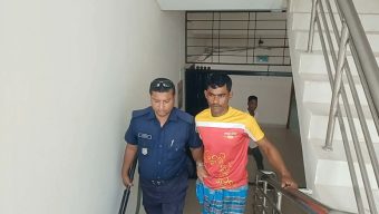 আমতলীতে মেয়েকে ধর্ষণের অভিযোগে বাবা আটক