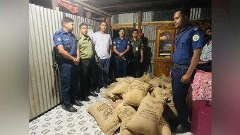 পটুয়াখালীতে মধ্যরাতে সরকারি চাল জব্দ