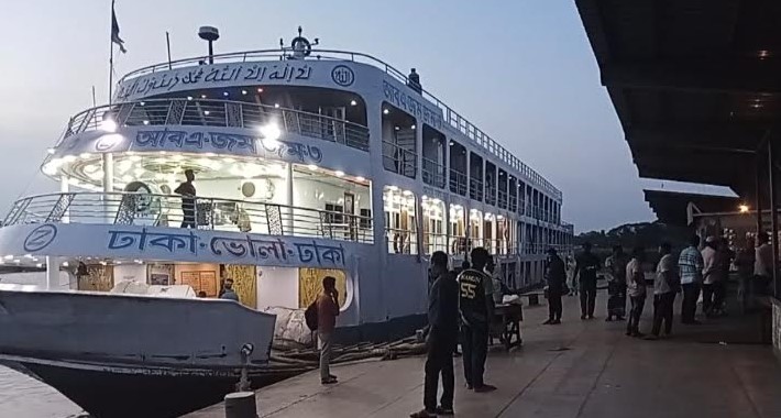 ভোলা খেয়াঘাটে লঞ্চমালিকদের সিন্ডিকেটের কারণে ভোগান্তিতে যাত্রীরা