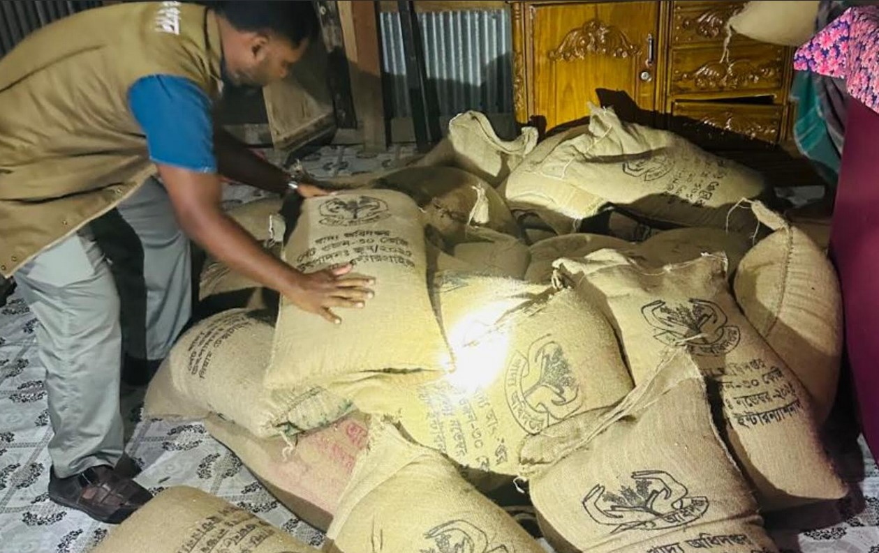 কলাপাড়ায় ২৬ বস্তা জেলে চাল উদ্ধারের ঘটনায় মামলা