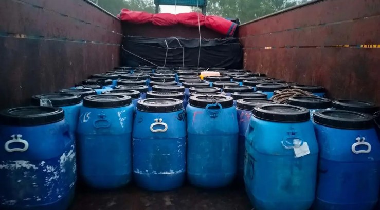 বরগুনায় কোটি টাকার চিংড়ির রেণু পোনাসহ দুটি ট্রাক জব্দ