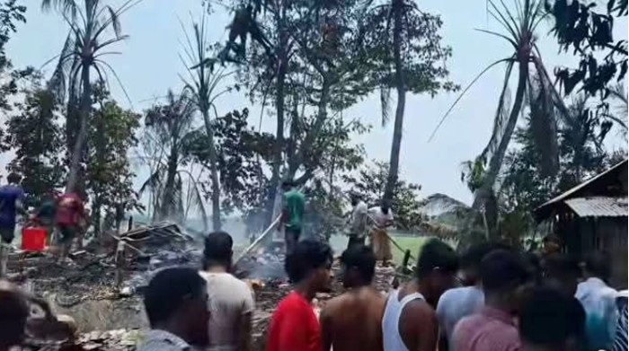বরিশালে মাদকাসক্ত ছেলের বিরুদ্ধে নিজ ঘরে আগুন দেওয়ার অভিযোগ