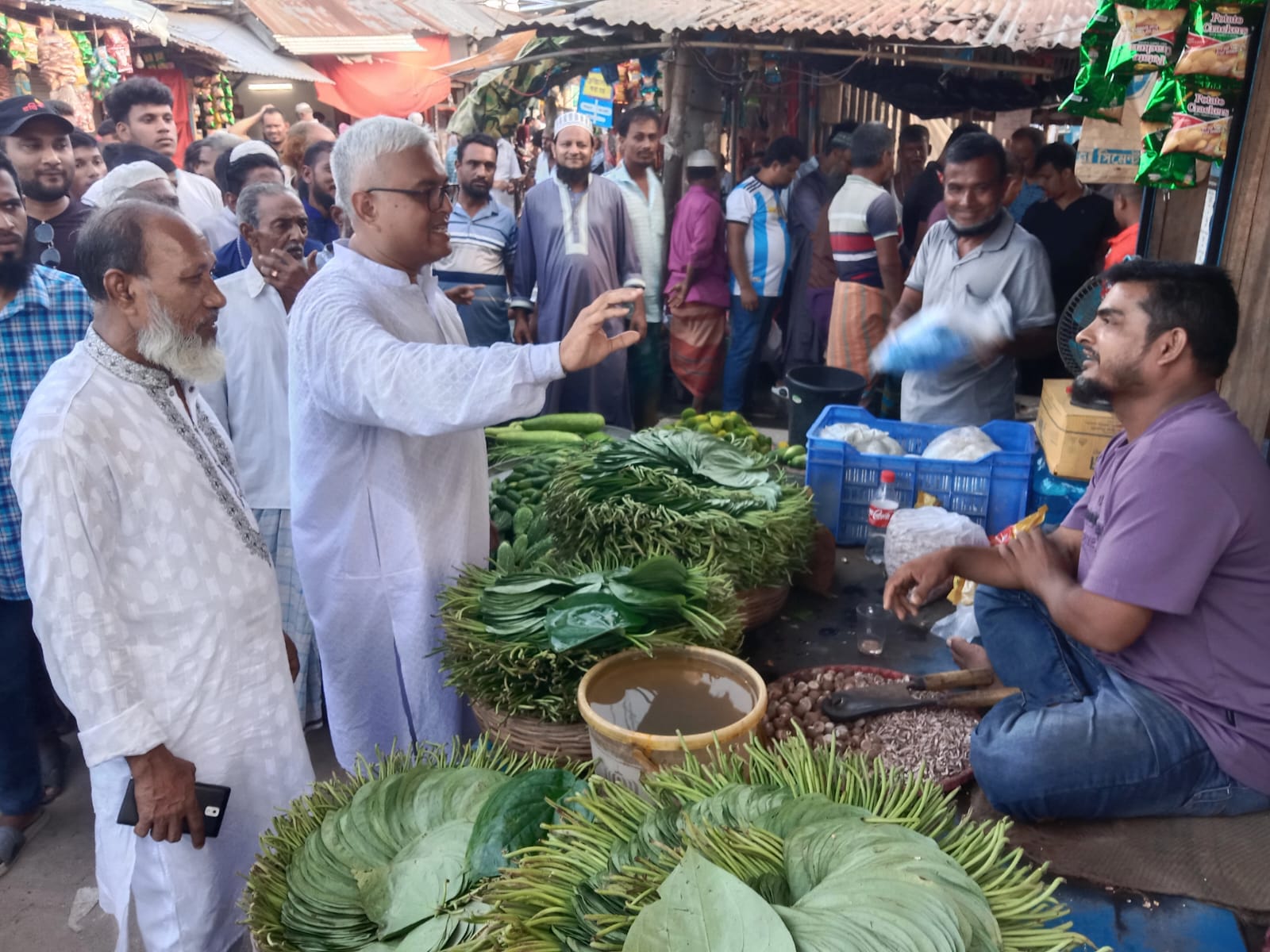 বরিশাল সদর উপজেলা পরিষদ নির্বাচনকে সামনে রেখে চেয়ারম্যান পদপ্রার্থী রেজা রাড়ীর গণসংযোগ