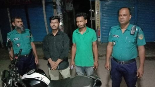 বরিশাল সাহেবের হাট বাজারে পুলিশ চেক পোস্টে মাদকসহ আটক ২, অভিযান অব্যাহত রাখার ঘোষণা পুলিশের