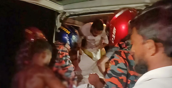 বরগুনায় বাসের ধাক্কায় প্রাণ গেলো শ্যালক-ভগ্নিপতির