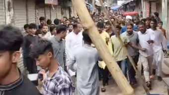 নিষিদ্ধ ছাত্রলীগের মিছিলে হাজারো নেতাকর্মী, সরে গেল পুলিশ