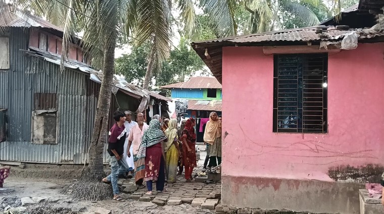 কলাপাড়ায় ১০ লাখ টাকায় ধর্ষণচেষ্টার অভিযোগ আপসের দাবি