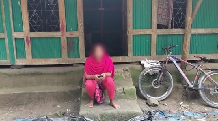 ভোলায় প্রেমিকের বাড়িতে প্রেমিকার অনশন, আত্মহত্যার হুমকি