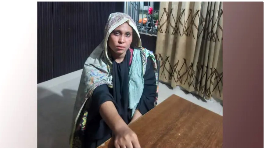 ভ‍্যান ছিনতাইকালে নারী আটক