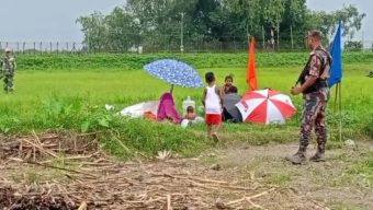 দুই শিশু নিয়ে ৫২ ঘণ্টা শূন্যরেখায় আটকে সুমি-বেলাল দম্পতি