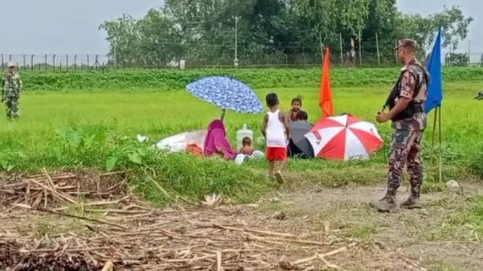 দুই শিশু নিয়ে ৫২ ঘণ্টা শূন্যরেখায় আটকে সুমি-বেলাল দম্পতি