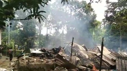 বরিশালে অটোরিকশাচালক খুন, সন্ধিগ্ধ আসামির বসতঘরে আগুন