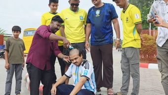 ব্রাজিলের জয়, মাথা ন্যাড়া করে কথা রাখলেন আর্জেন্টিনা সমর্থক