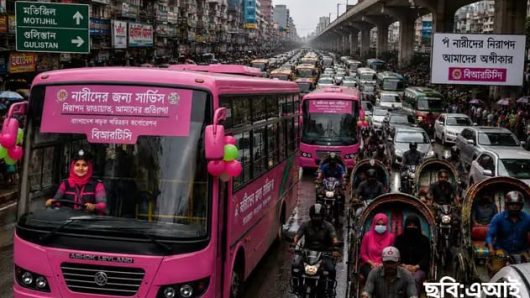 রাজধানীতে নারীদের হাতে বাসের স্টিয়ারিং, কতটা নিরাপদ ঢাকার রাস্তা?