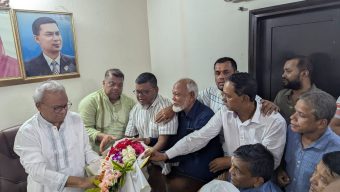 বিএনপির ভারপ্রাপ্ত মহাসচিব রিজভী আহমেদকে বরিশাল সদর উপজেলা বিএনপির ফুলেল শুভেচ্ছা
