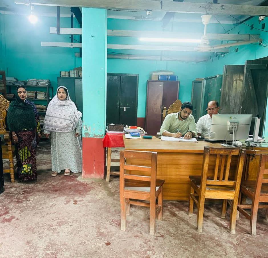 ভূমি অফিসে বরিশাল জেলা প্রশাসনের অ্যাকশন, অনুপস্থিত দুই কর্মচারী স্ট্যান্ড রিলিজ