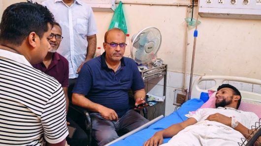 অসুস্থ ছাত্রদল নেতা সাদ্দাম খান রনিকে দেখতে হাসপাতালে যান অ্যাডঃ আবুল কালাম শাহীন