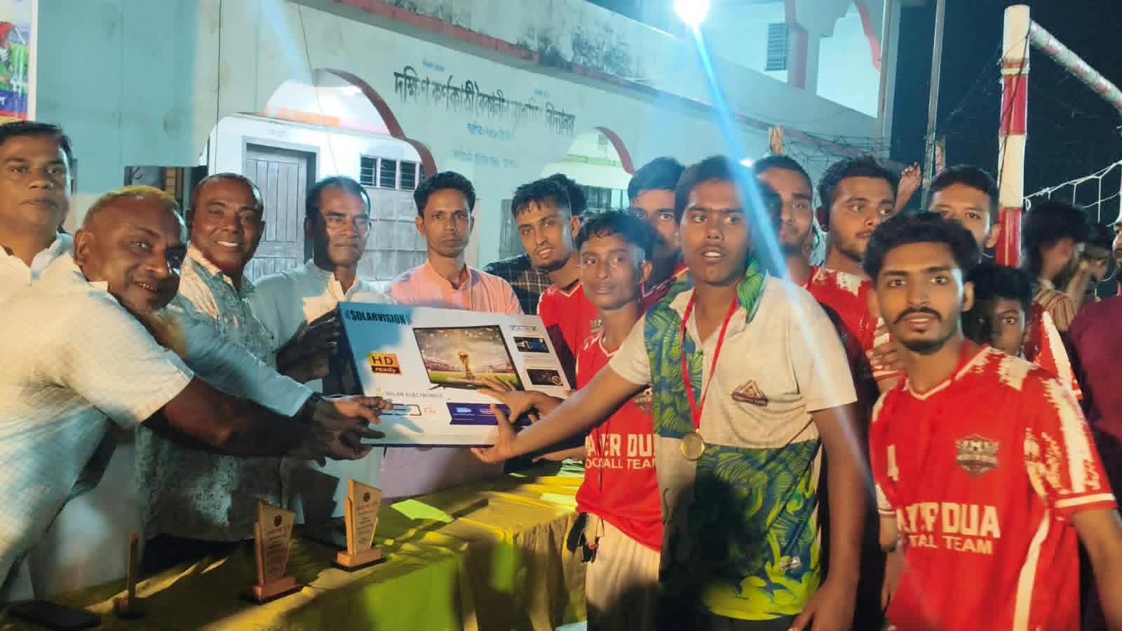 হৃদয় শুভ স্মৃতি ফুটবল টুর্নামেন্টের ফাইনালে চ্যাম্পিয়ন মায়ের দোয়া ফুটবল টিম