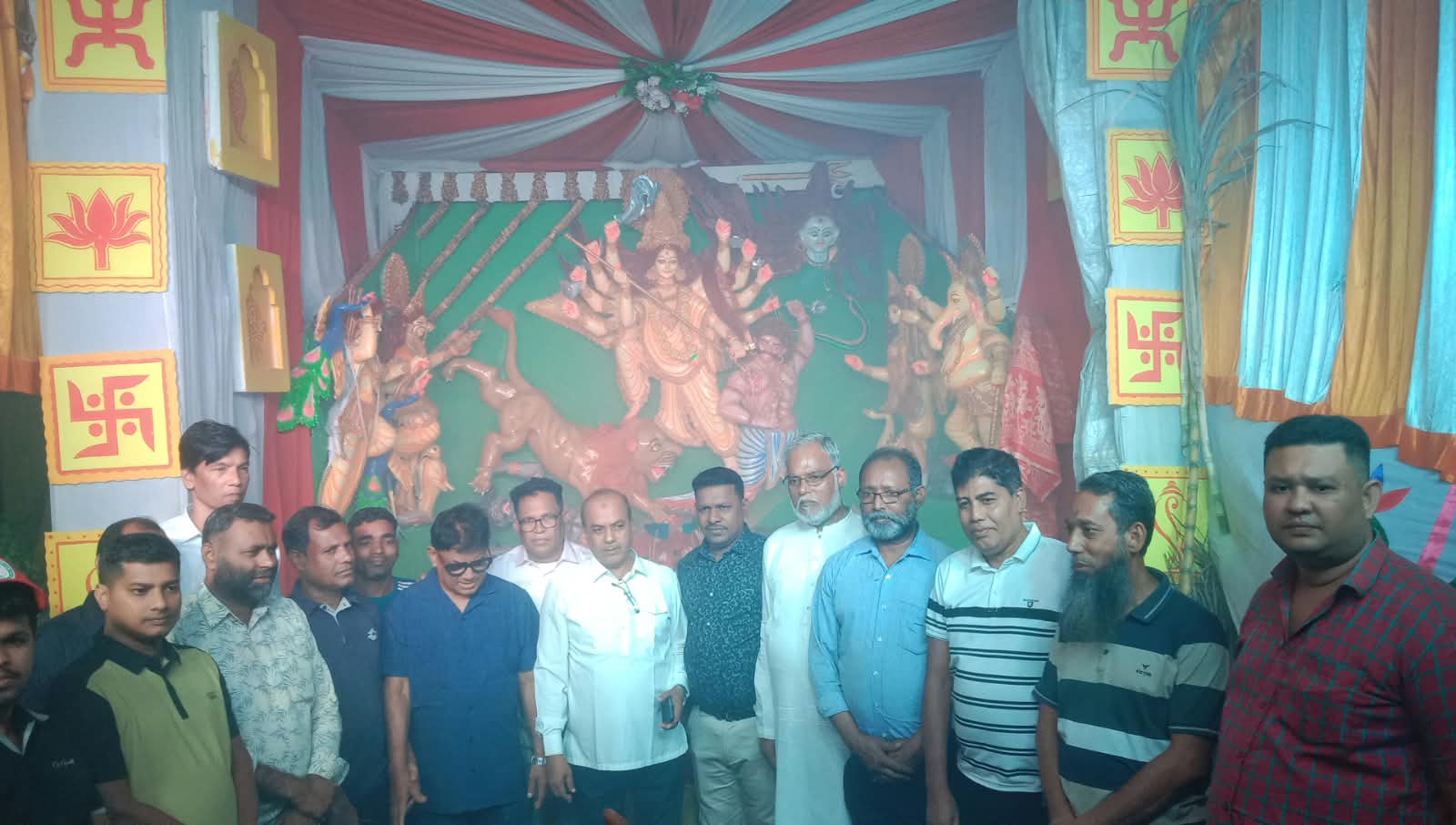 বরিশাল মহানগরের বিভিন্ন দুর্গাপূজামণ্ডপ পরিদর্শন করলেন আবুল কালাম শাহীন